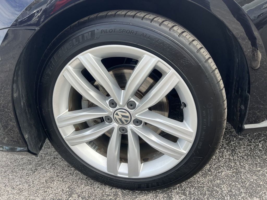 2018 Volkswagen Passat 2.0T SE 36