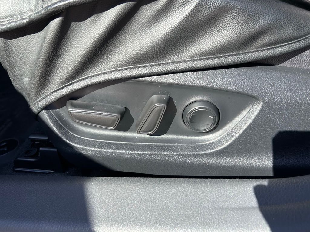 Thumbnail: 2023 Toyota Camry - 15