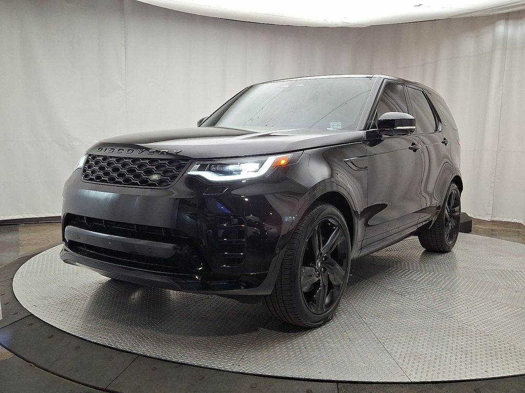 2024 Land Rover Discovery Dynamic SE Hero Image