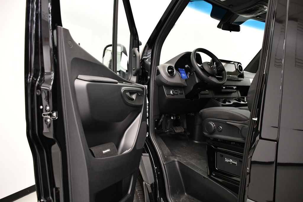 Thumbnail: 2025 Mercedes-Benz Sprinter - 27