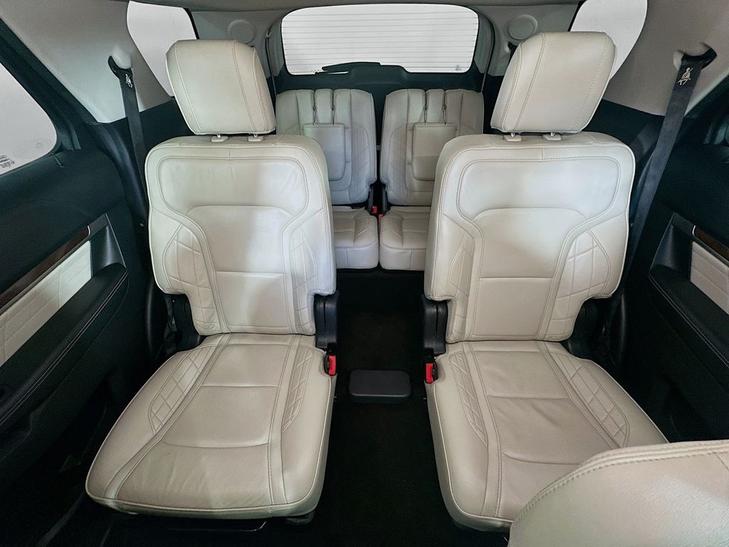 Used 2018 White Ford Platinum image 13