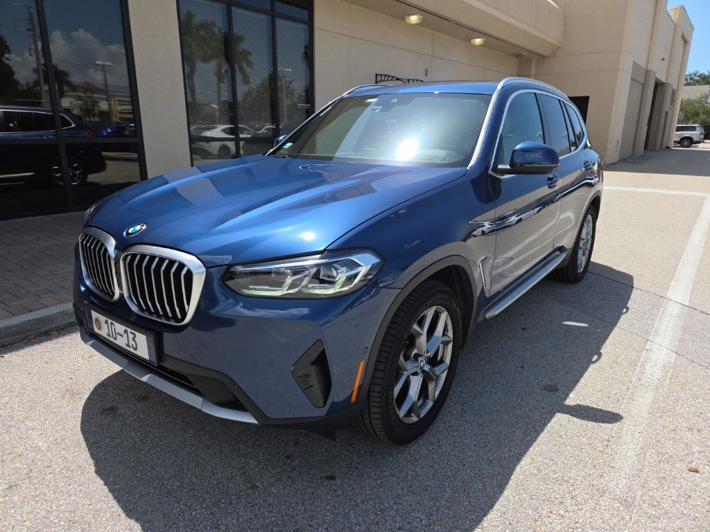 Used 2024 Blue BMW xDrive30i image 3