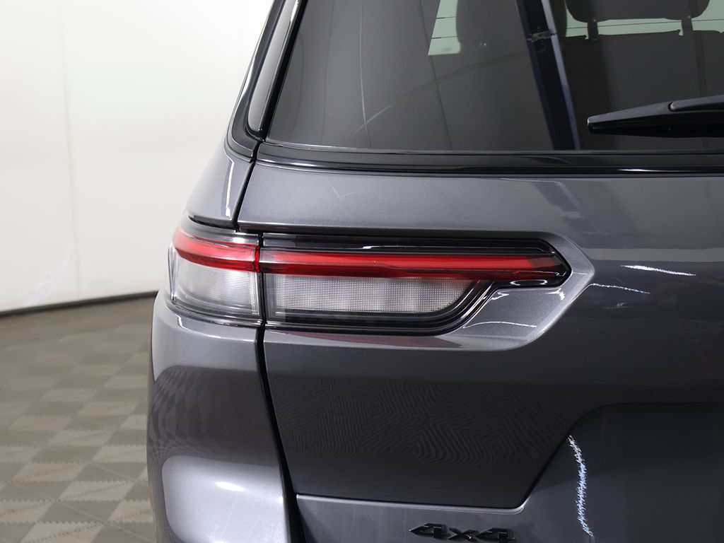 Used 2023 Gray Jeep Altitude image 16