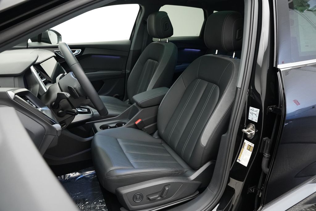 Thumbnail: 2023 Audi Q4 e-tron - 9