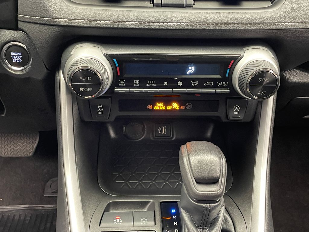 2023 Toyota RAV4 XLE 27