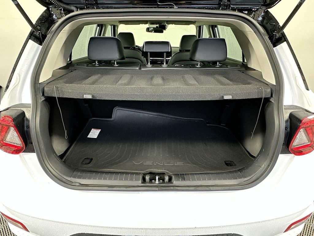 2024 Hyundai Venue Limited 25