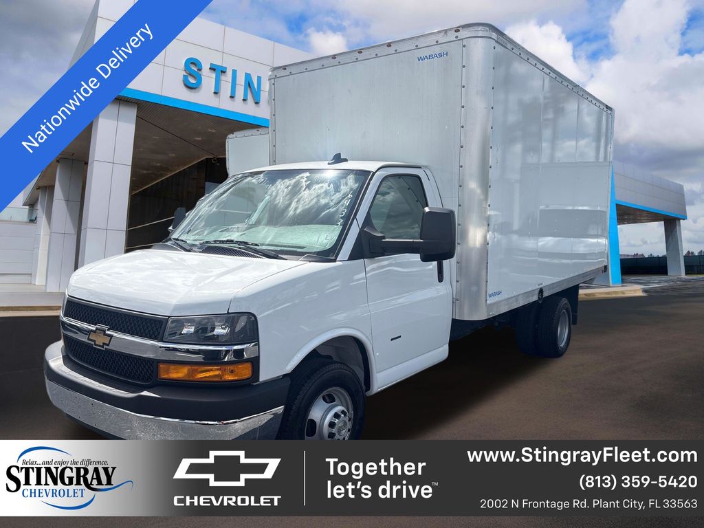 Summit White 2025 Chevrolet Express Chassis 3500 Cutaway 139 Van Rear-Wheel Drive 8-Speed Automatic