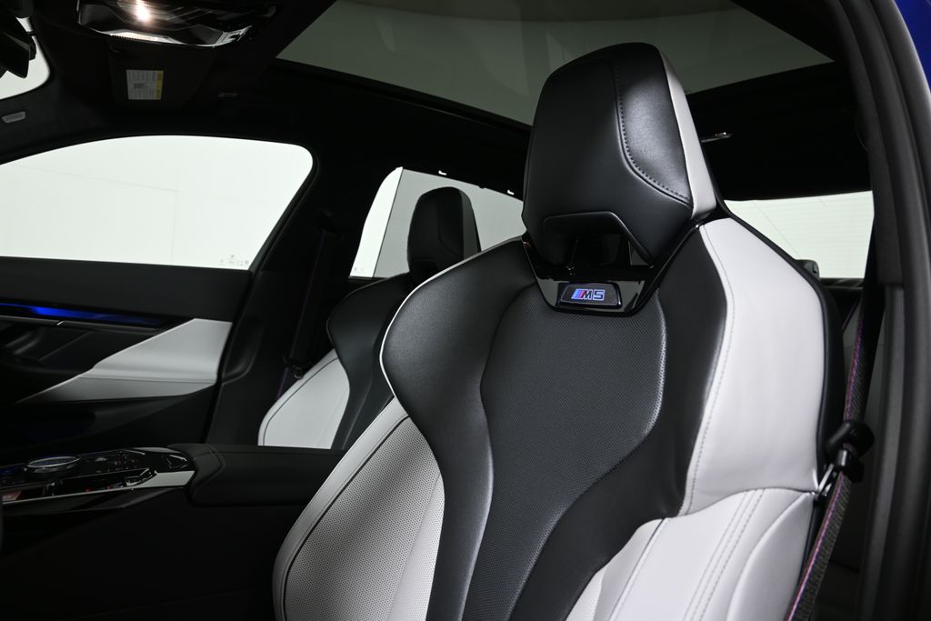 Thumbnail: 2026 BMW M5 - 16