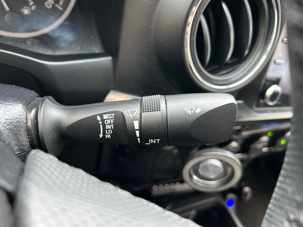 Thumbnail: 2022 Toyota Tacoma - 21