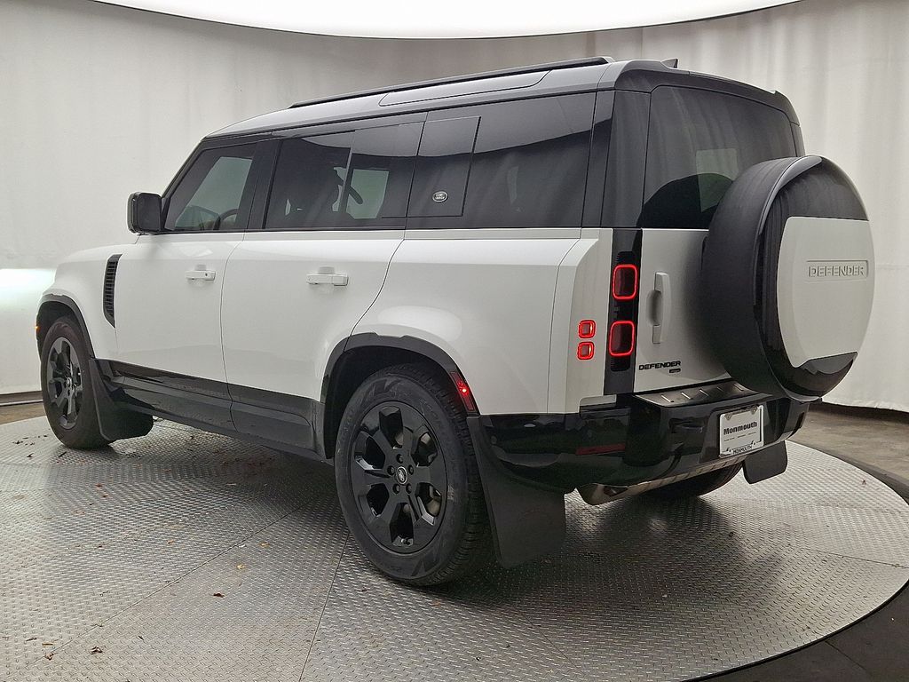 Thumbnail: 2023 Land Rover Defender - 6