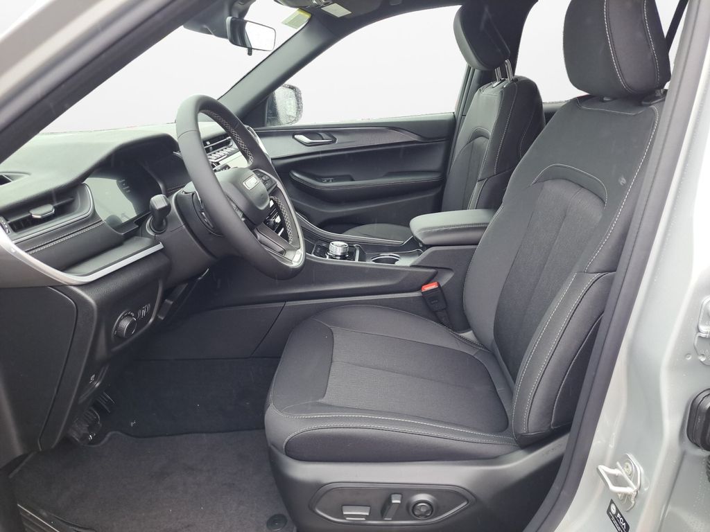 New Car 2025 Jeep Grand Cherokee  Laredo X For Sale Under $35,000 In Austin, Texas