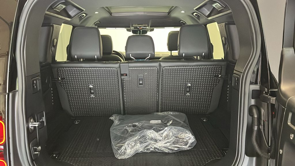 2023 Land Rover Defender 110 26