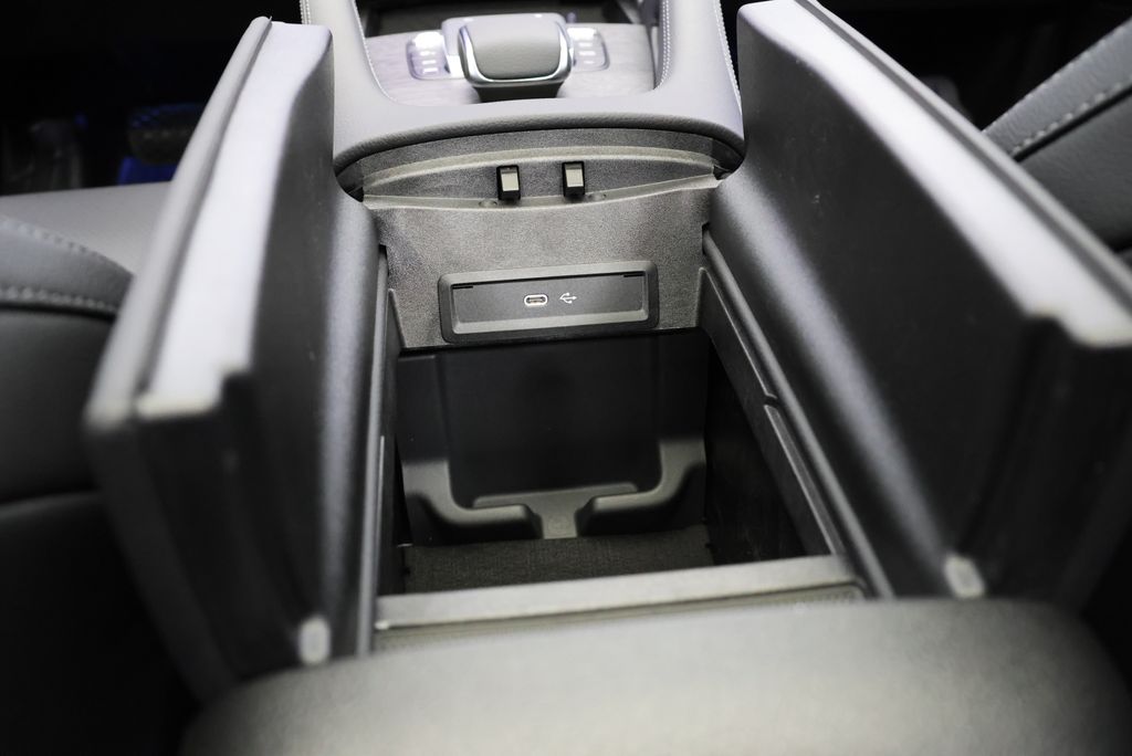 Thumbnail: 2026 Mercedes-Benz GLE - 30