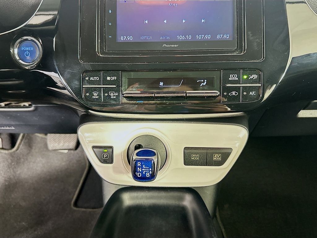 Thumbnail: 2017 Toyota Prius - 15