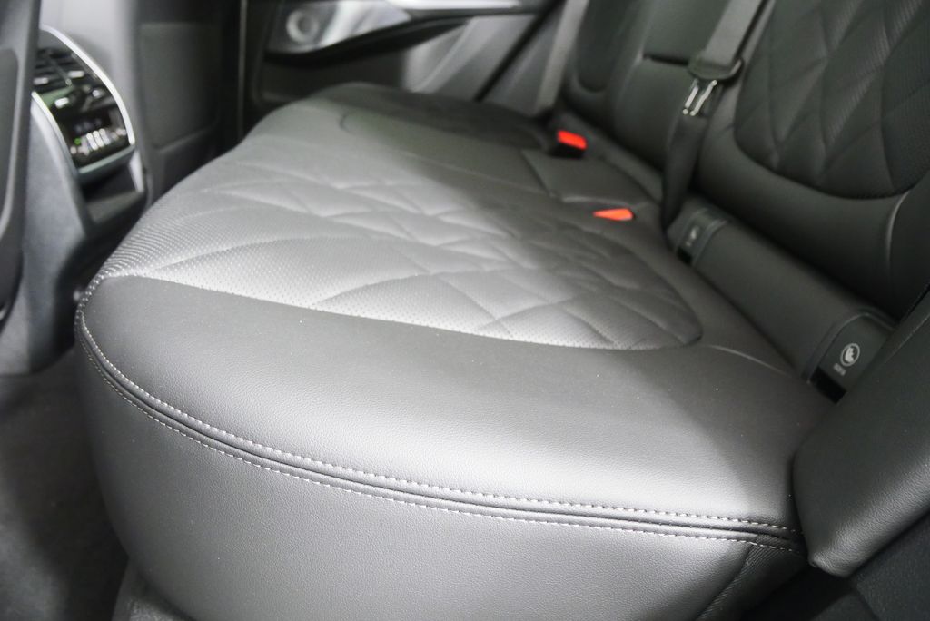 Thumbnail: 2026 BMW X5 - 15