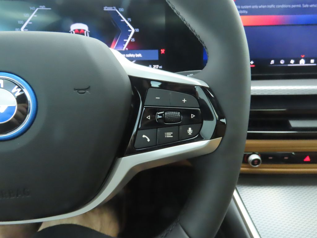 Thumbnail: 2025 BMW i4 - 12