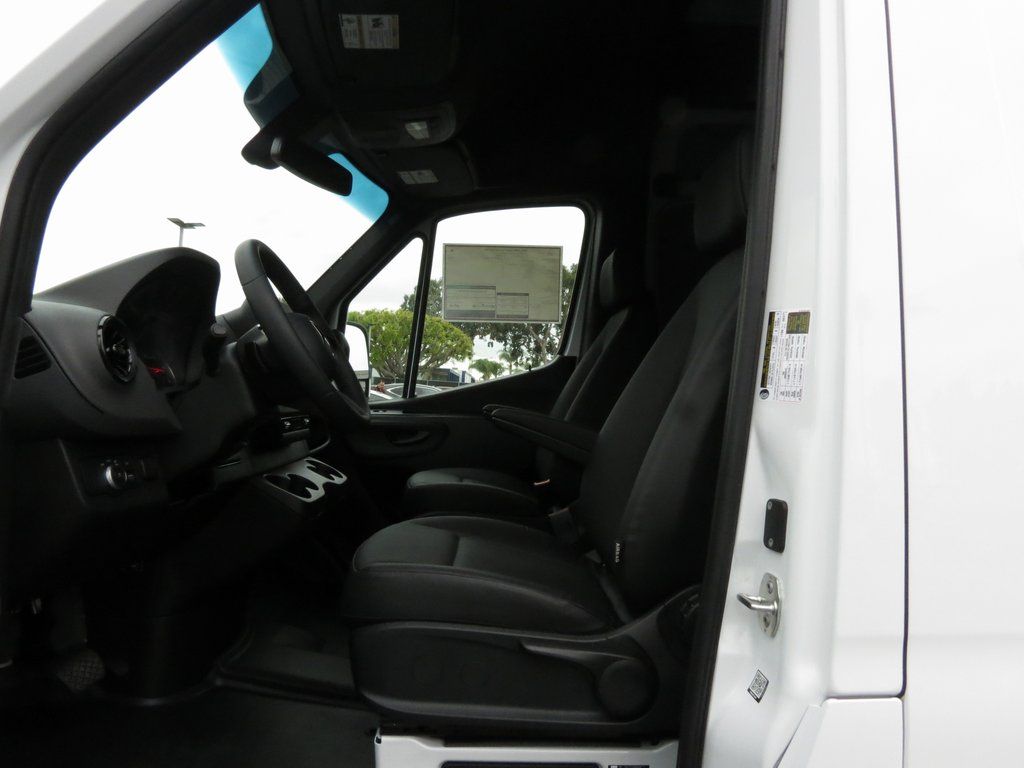 2025 Mercedes-Benz Sprinter 2500 6