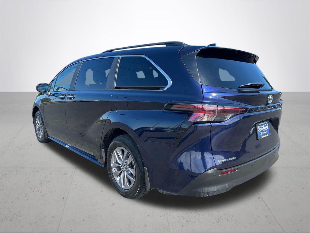 2025 Toyota Sienna XLE