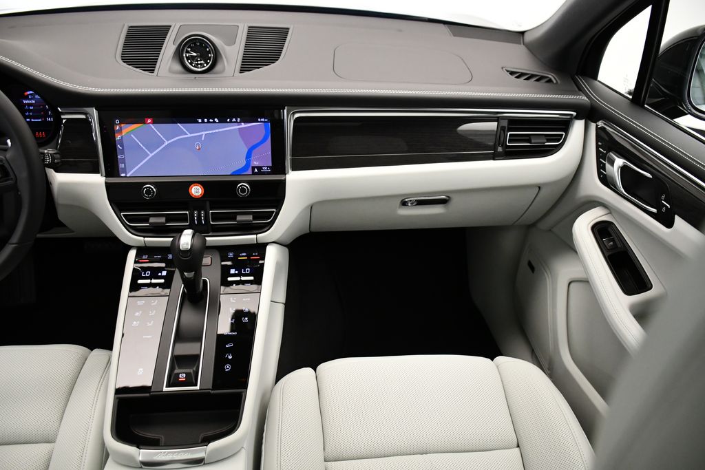 Thumbnail: 2026 Porsche Macan - 23