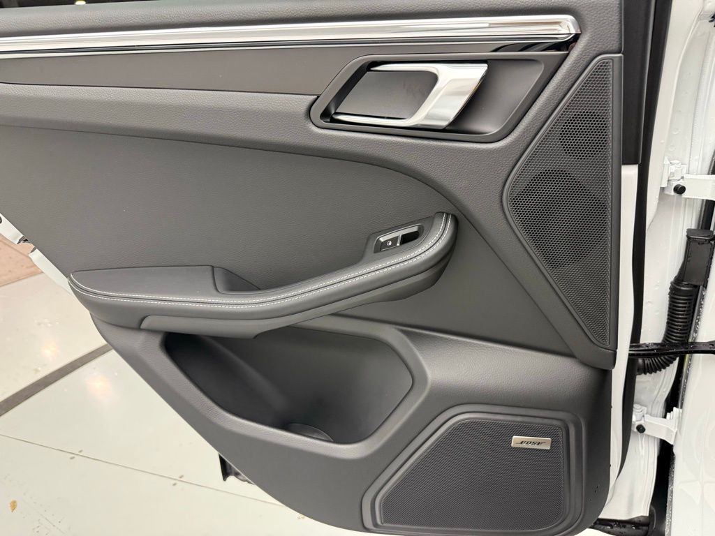 Thumbnail: 2026 Porsche Macan - 23