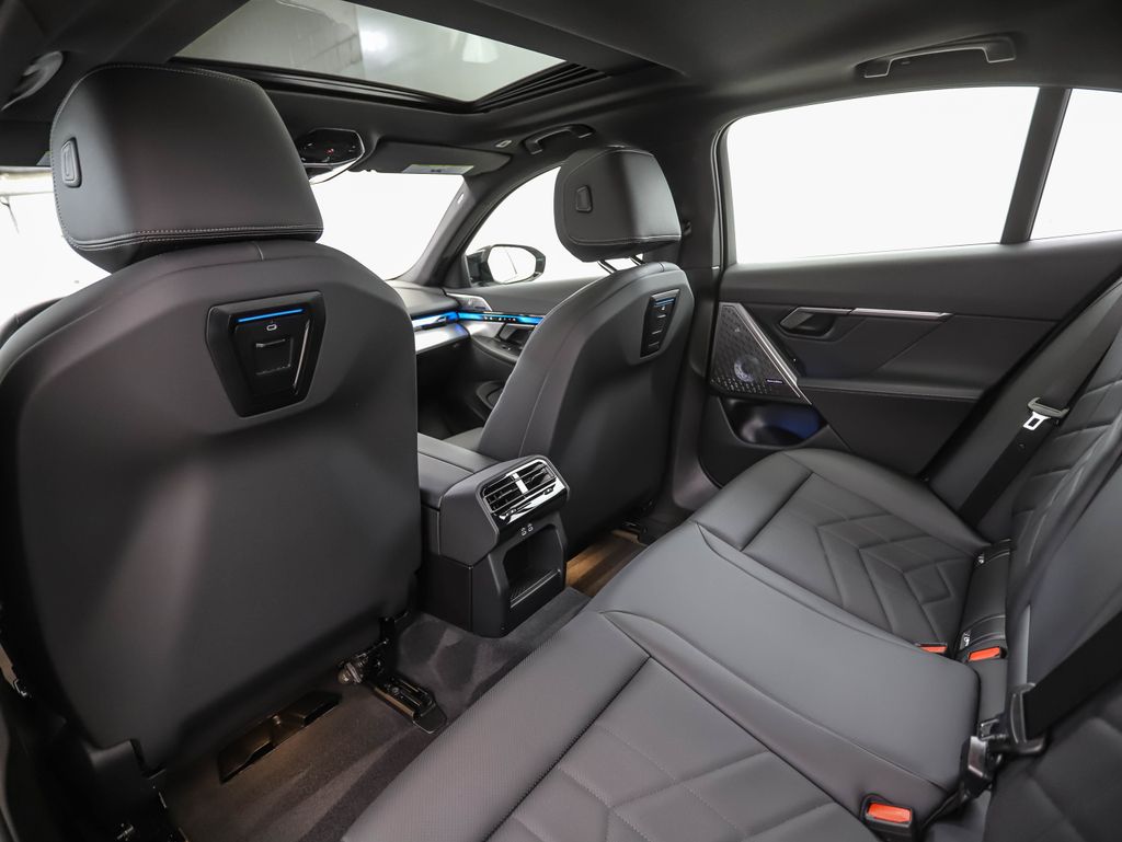 Thumbnail: 2024 BMW i5 - 21