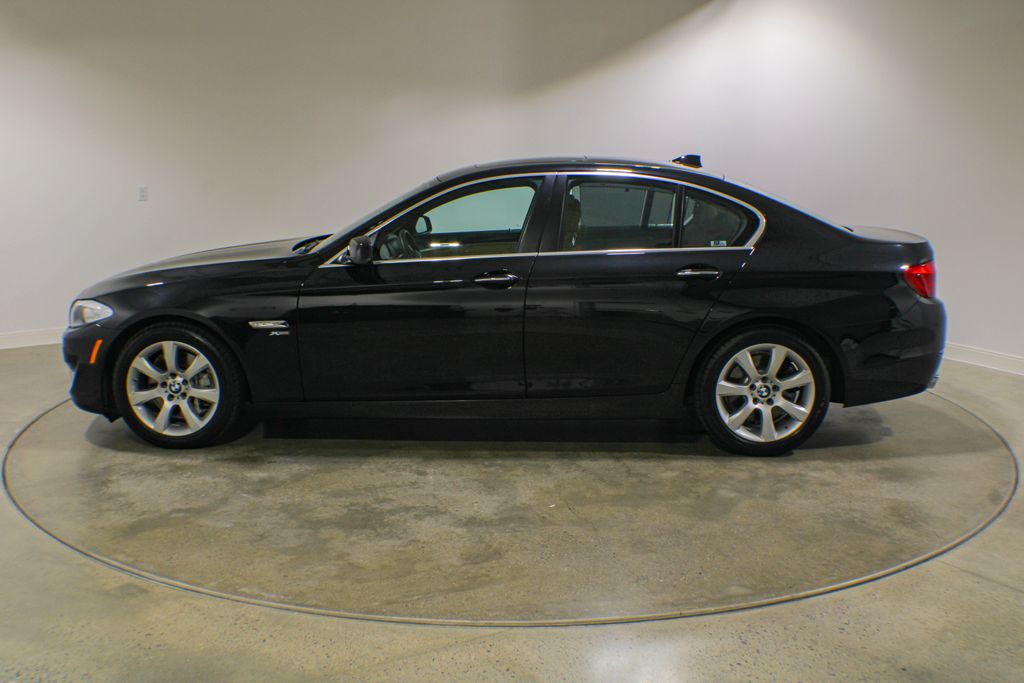 Black Sapphire Metallic 2011 BMW 5 Series 550i xDrive Sedan AWD Sedan All-Wheel Drive 8-Speed Automatic