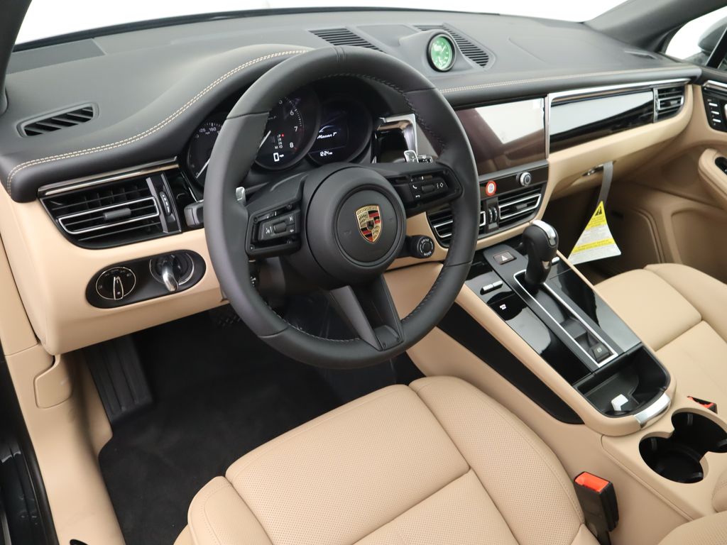 Thumbnail: 2025 Porsche Macan - 4