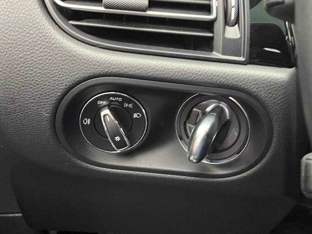 Thumbnail: 2021 Porsche Macan - 27