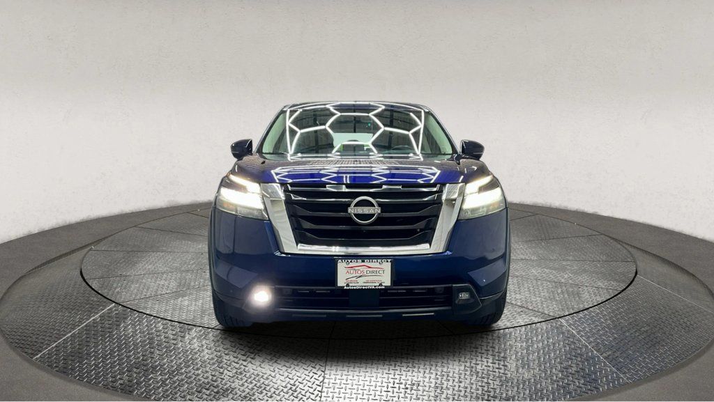 View vehicle photo 2