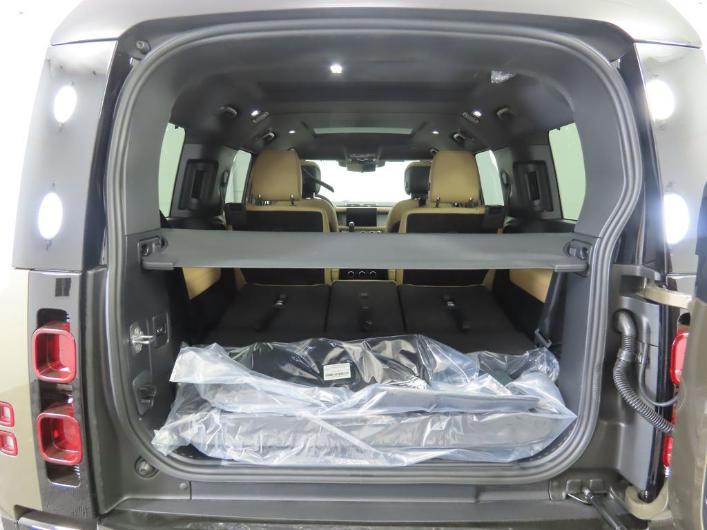 Thumbnail: 2025 Land Rover Defender - 28