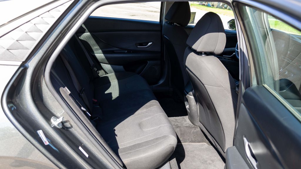 Used 2024 Hyundai Elantra SE 4D Sedan