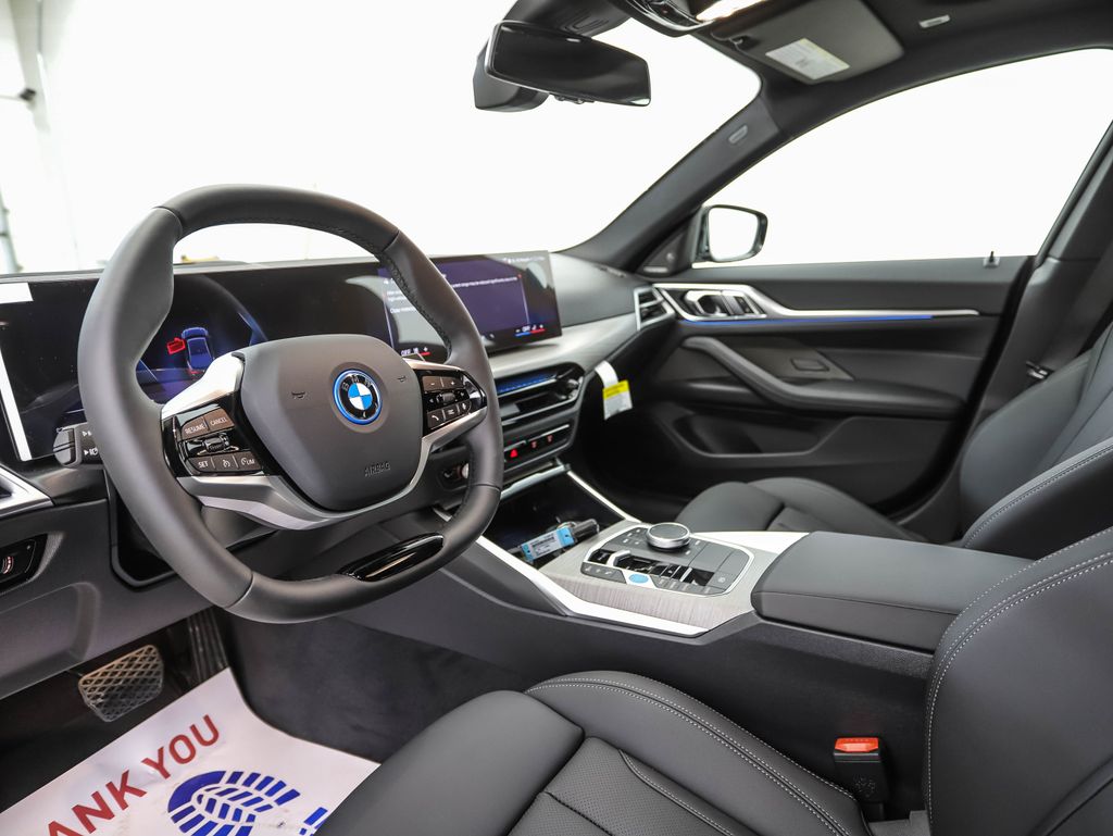 Thumbnail: 2025 BMW i4 - 10