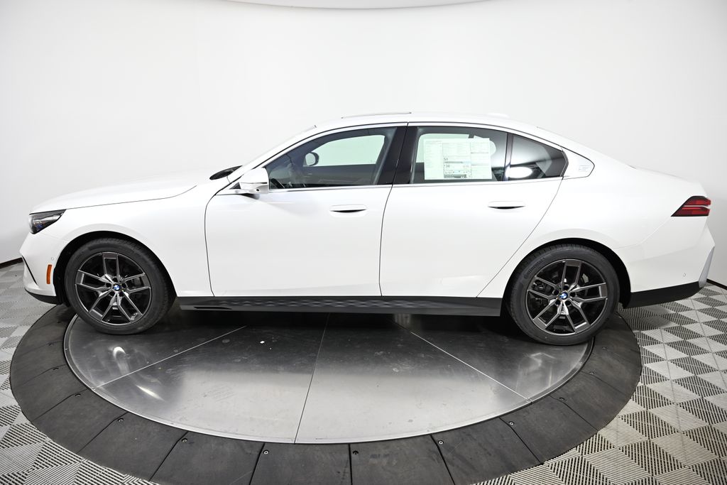 Thumbnail: 2026 BMW 5 Series - 2
