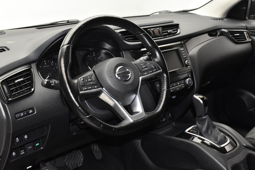 Thumbnail: 2021 Nissan Rogue Sport - 17