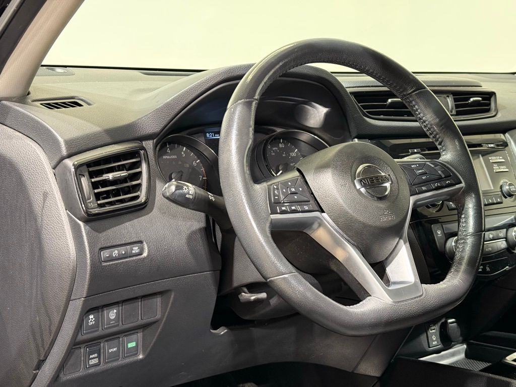2017 Nissan Rogue SV 17