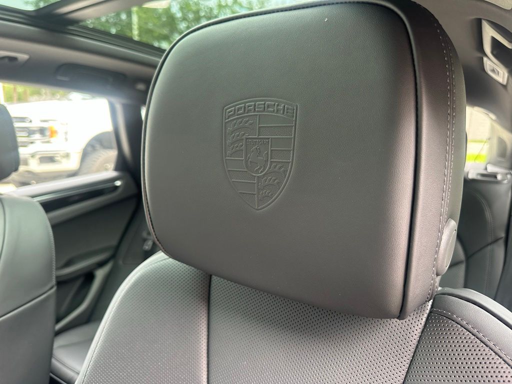 Thumbnail: 2026 Porsche Macan - 22