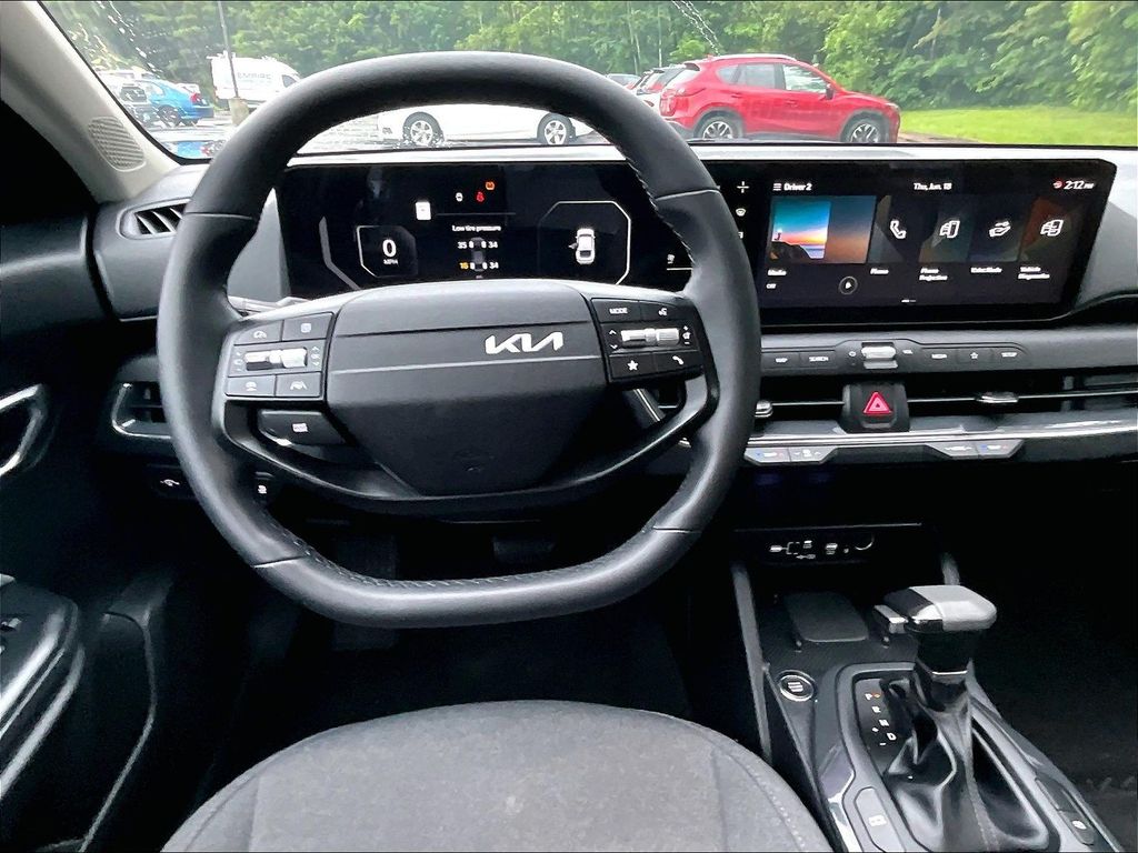 2025 Kia K4 — photo 17