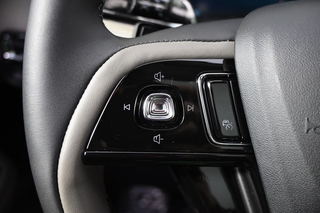 New 2026 White Lincoln Premiere image 35