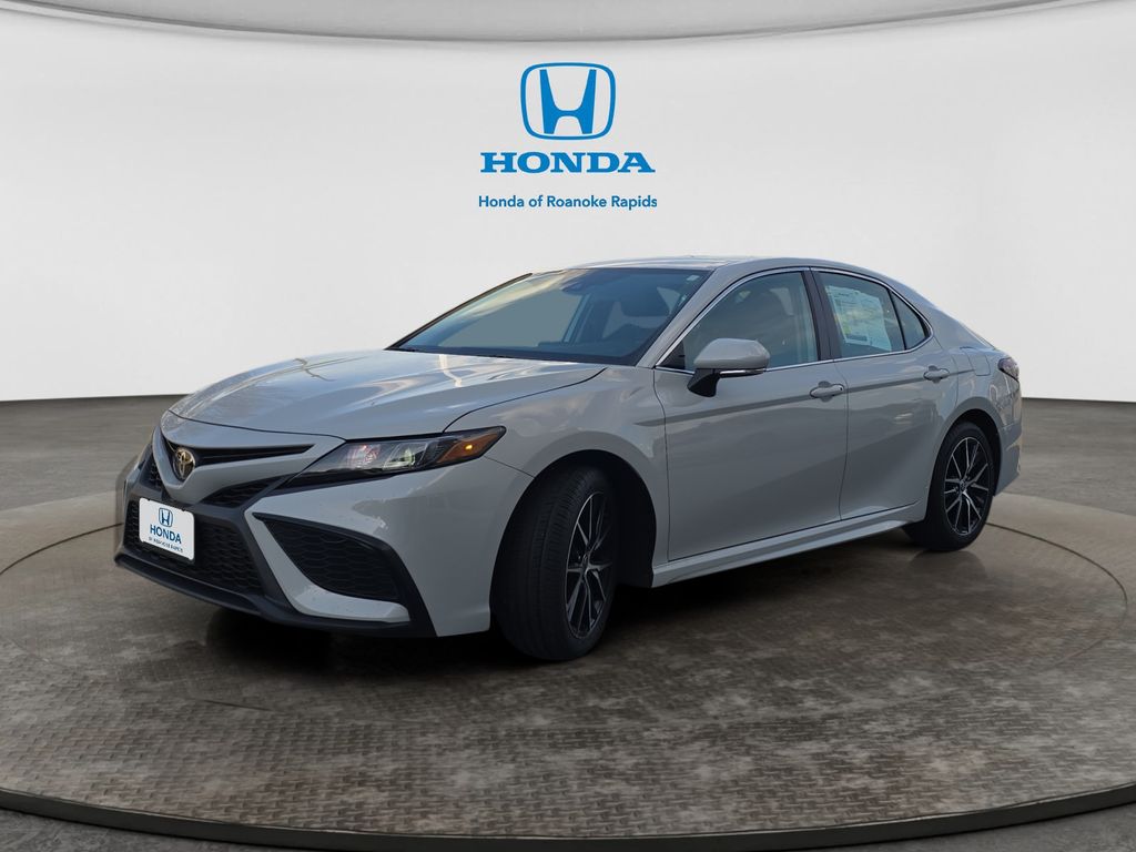 White (Wind Chill Pearl) 2024 Toyota Camry SE FWD Sedan Front-Wheel Drive 8-Speed Automatic