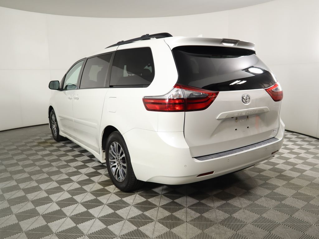 2020 Toyota Sienna XLE 7