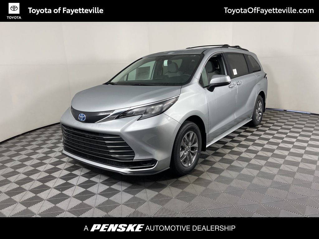 2025 Toyota Sienna LE -
                Fayetteville, AR