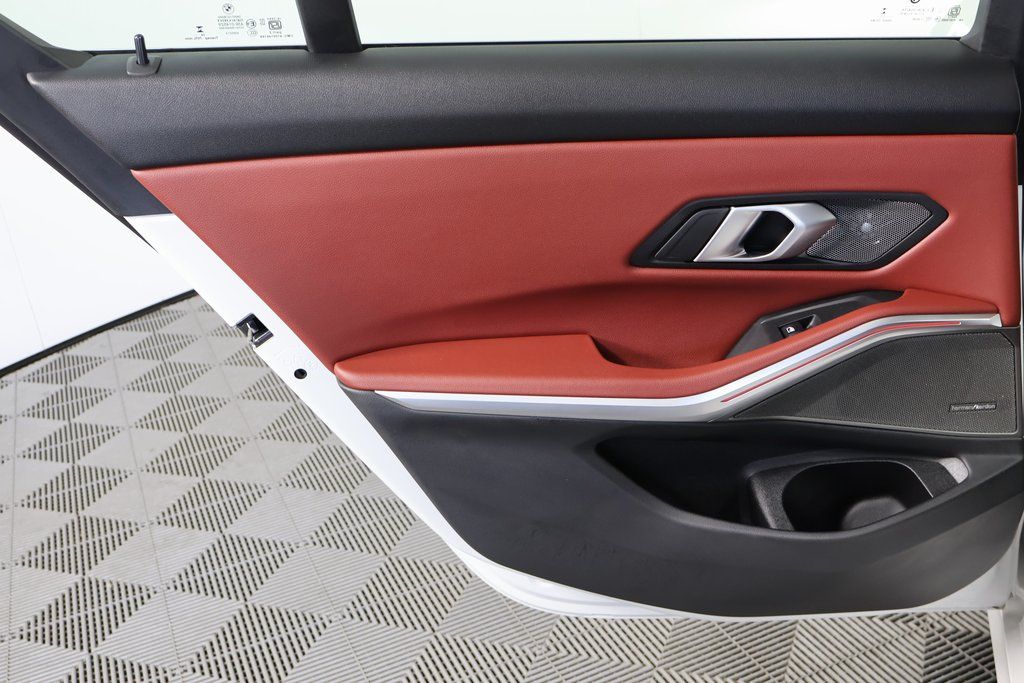 Thumbnail: 2025 BMW 3 Series - 13