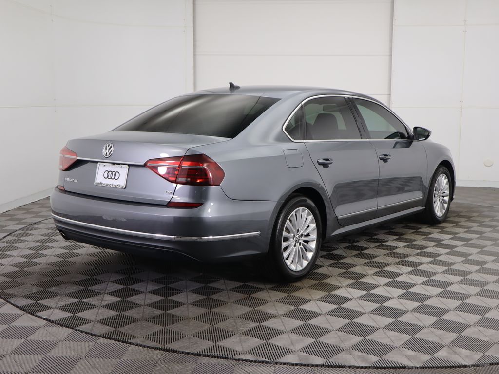 2017 Volkswagen Passat SE 5