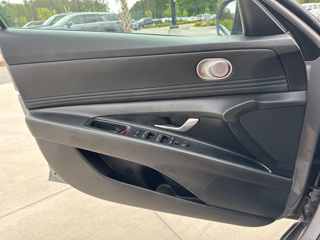 2023 Fluid Metal Hyundai Elantra SEL FWD Sedan