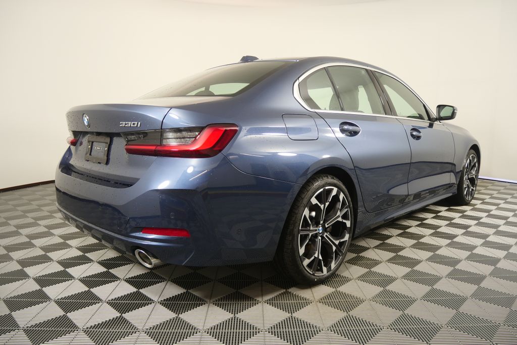 Thumbnail: 2025 BMW 3 Series - 3