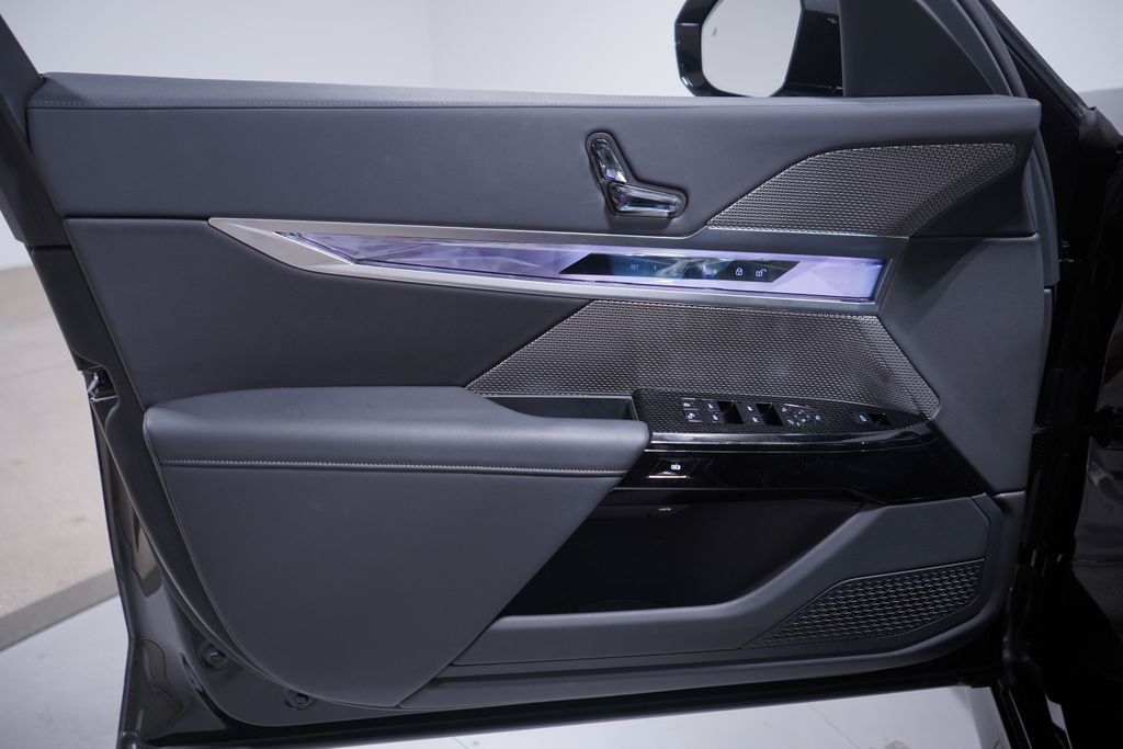 Thumbnail: 2024 BMW 7 Series - 16