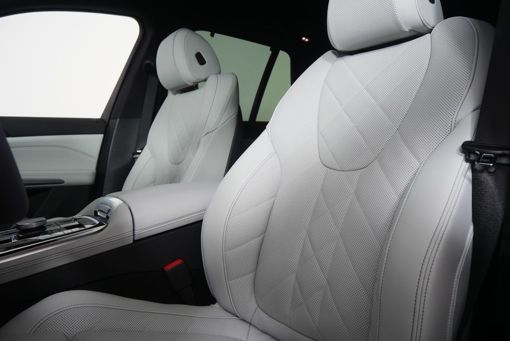 Thumbnail: 2026 BMW X5 - 11