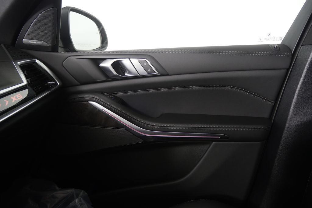 Thumbnail: 2026 BMW X5 - 23