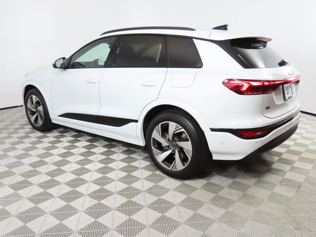 Thumbnail: 2025 Audi Q6 e-tron - 3