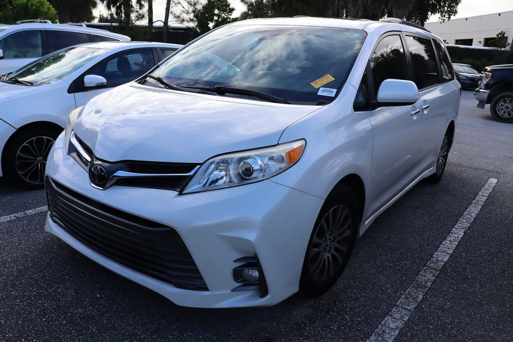 Thumbnail: 2020 Toyota Sienna - 2